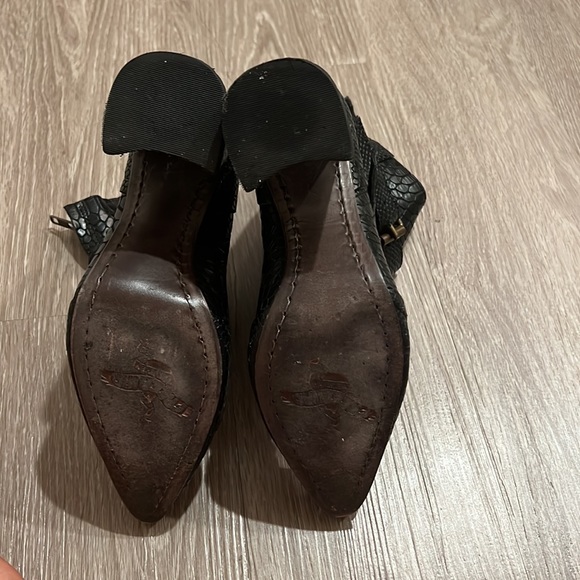 Freebird Joey bootie black size 9 - Picture 3 of 3